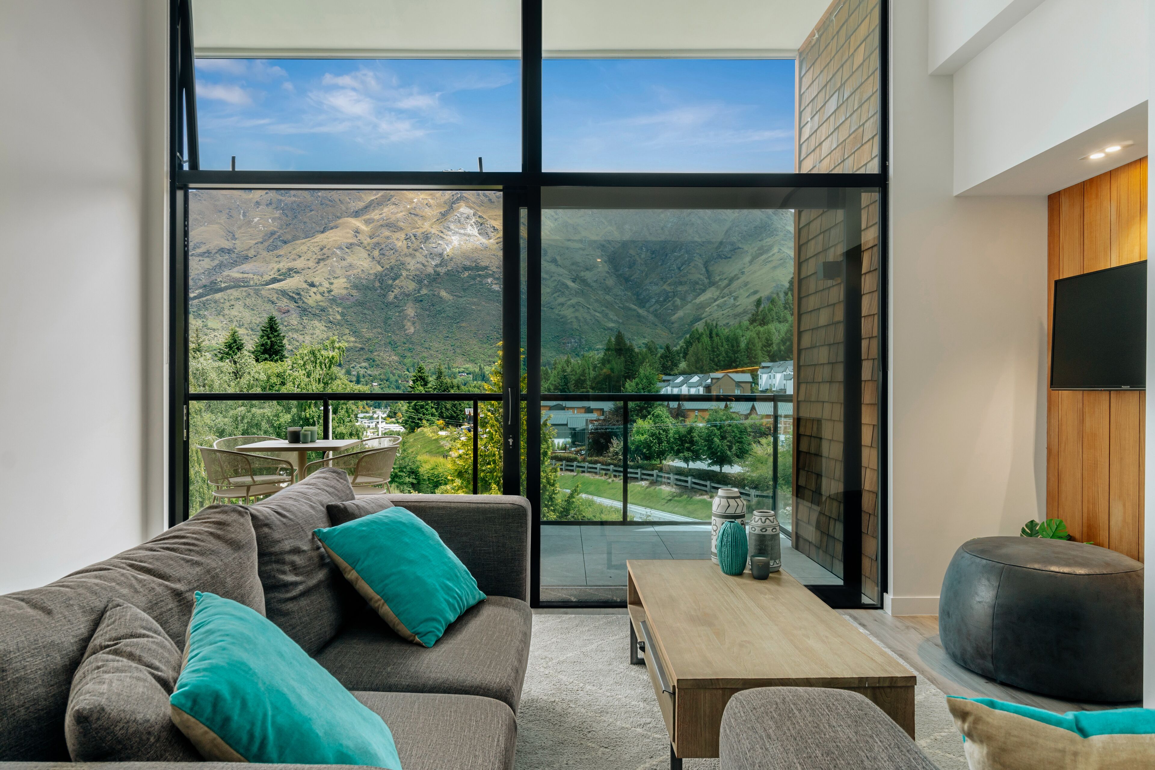 Smart-tv en een open haard