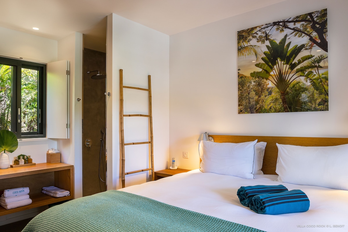 Villa Coco Rock bedroom