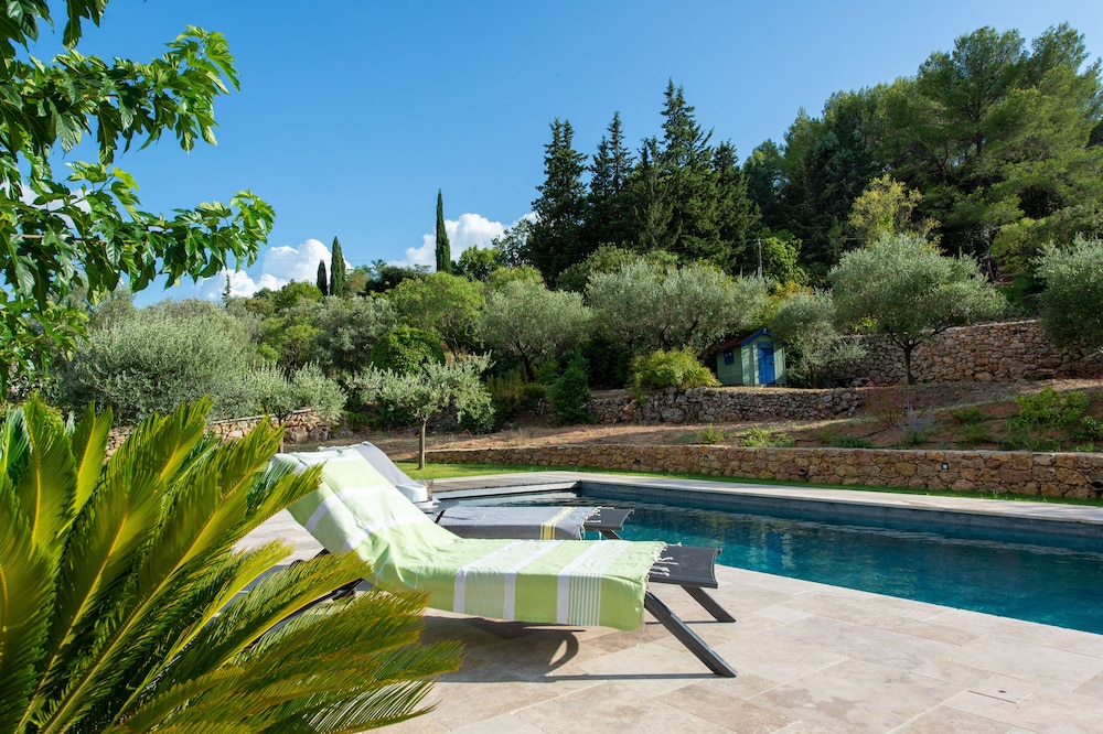 Large Charming House with Swimming Pool