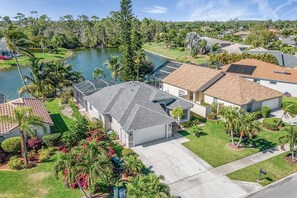 Exterior - Designer Lakefront Haven ‘ (Naples)