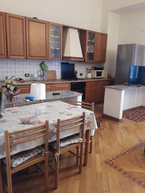 Fridge, microwave, oven - Modern and cosy apartment in Genoa, Italy (Genova)