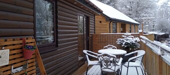 2 Bed Cottage Sleeps 4 -Private Garden -Pets Okay