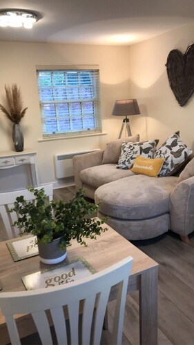 2-Bed Duplex Sleeps 3 with Fireplace