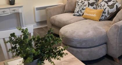 2-Bed Duplex Sleeps 3 with Fireplace