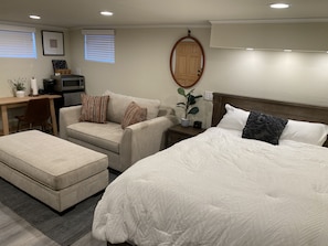 1 bedroom, desk, iron/ironing board, free WiFi