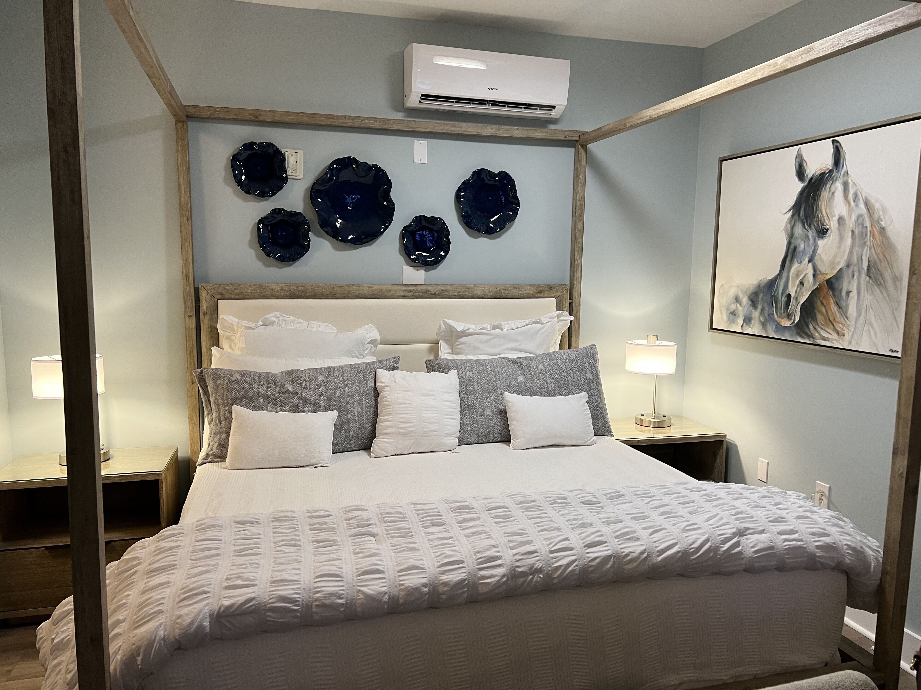 30 A Studio!  Walk to Rosemary and Alys! Just renovated!!