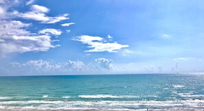 Plage à proximité, chaise longue