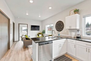 Fridge, microwave, oven, stovetop - New 2 Bd 2 Bth Near Perry Dist and Downtown! (Spokane)
