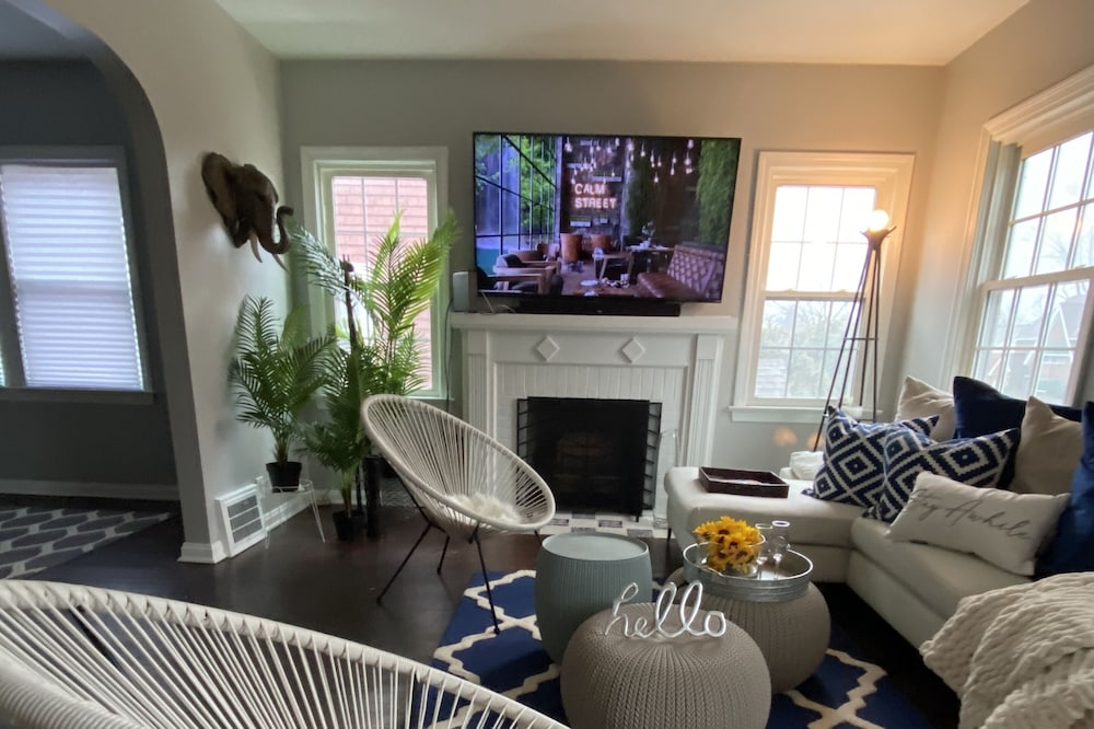 A little Peace of Cleveland <br>Upstairs Unit