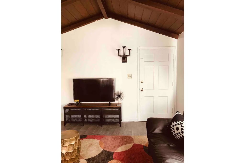 Lovely 2 bedroom apartment… home away from home 🏠