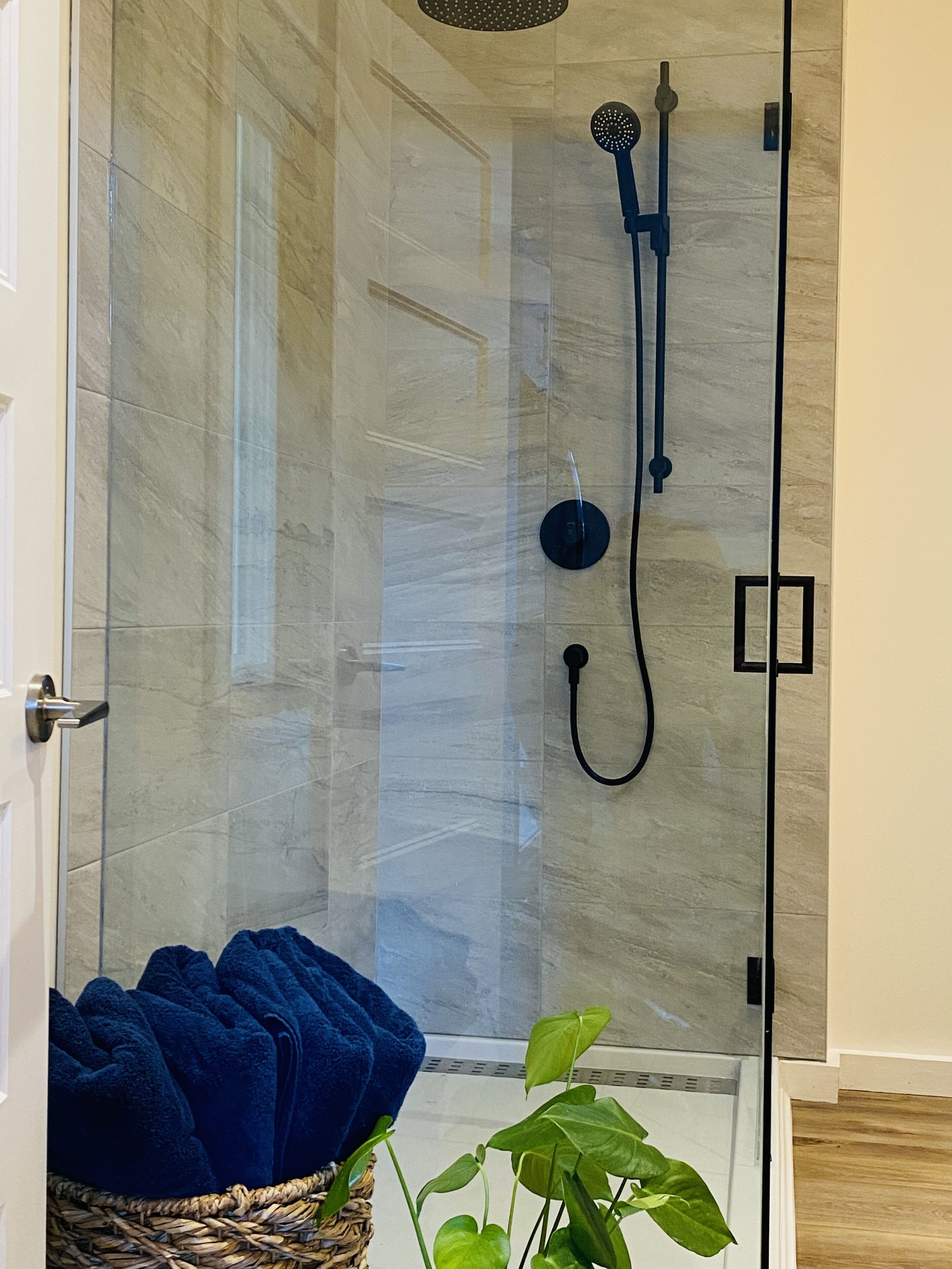 Quiet oasis steps from the Sooke River.