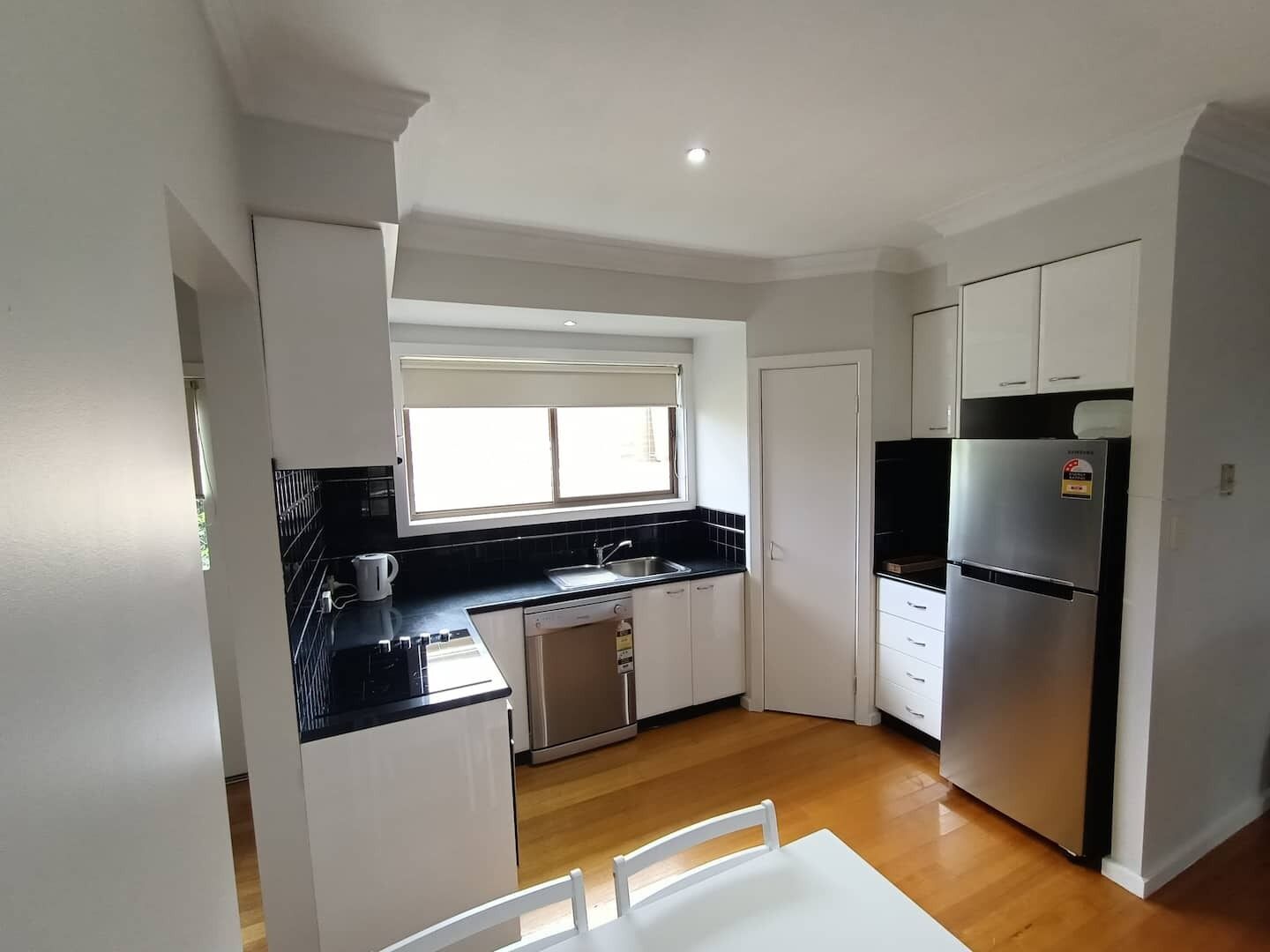 Cheerful 3-bedroom home, walking distance to shops