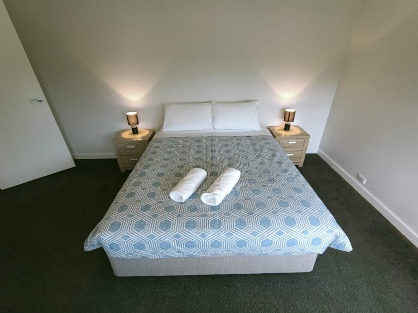 Cheerful 3-bedroom home, walking distance to shops