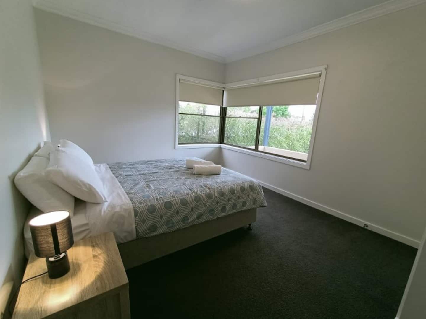 Cheerful 3-bedroom home, walking distance to shops