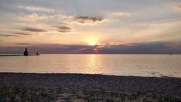 靠近海滩、沙滩毛巾