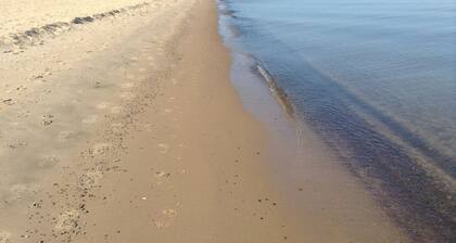 Cozy. Clean, Close to the beach.