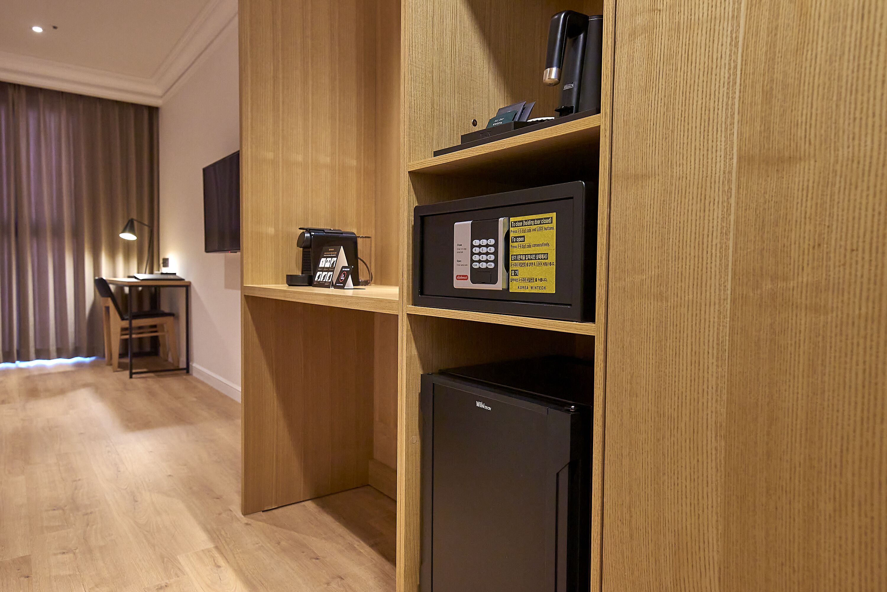 superior twin room (shower) | in-room safe, desk, iron/ironing board, free wifi