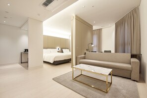 Caja de seguridad en la habitación y escritorio