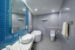 Superior Double Room (Bath) | Bathroom | Hair dryer, bathrobes, slippers, towels