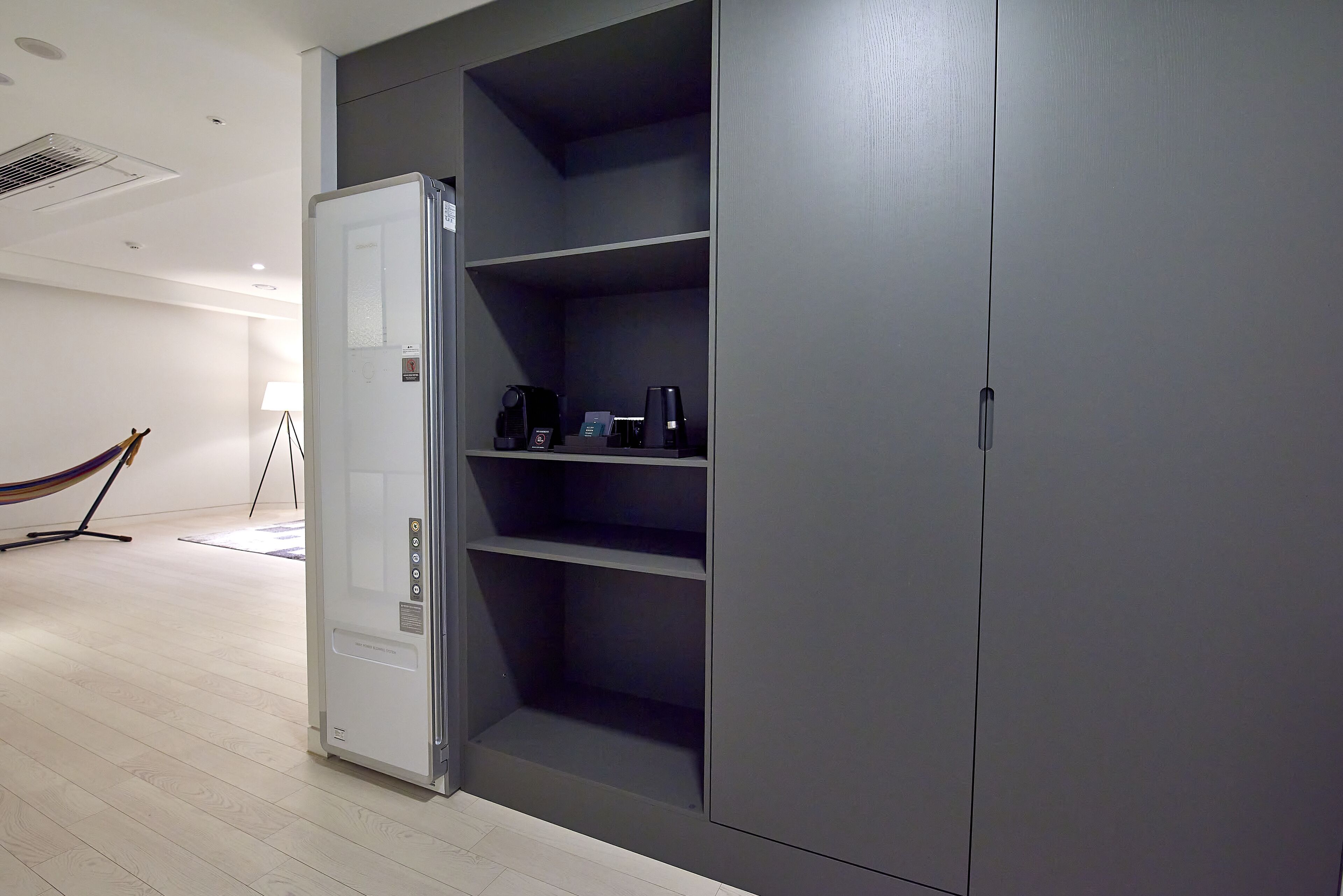 executive suite (family) | in-room safe, desk, iron/ironing board, free wifi