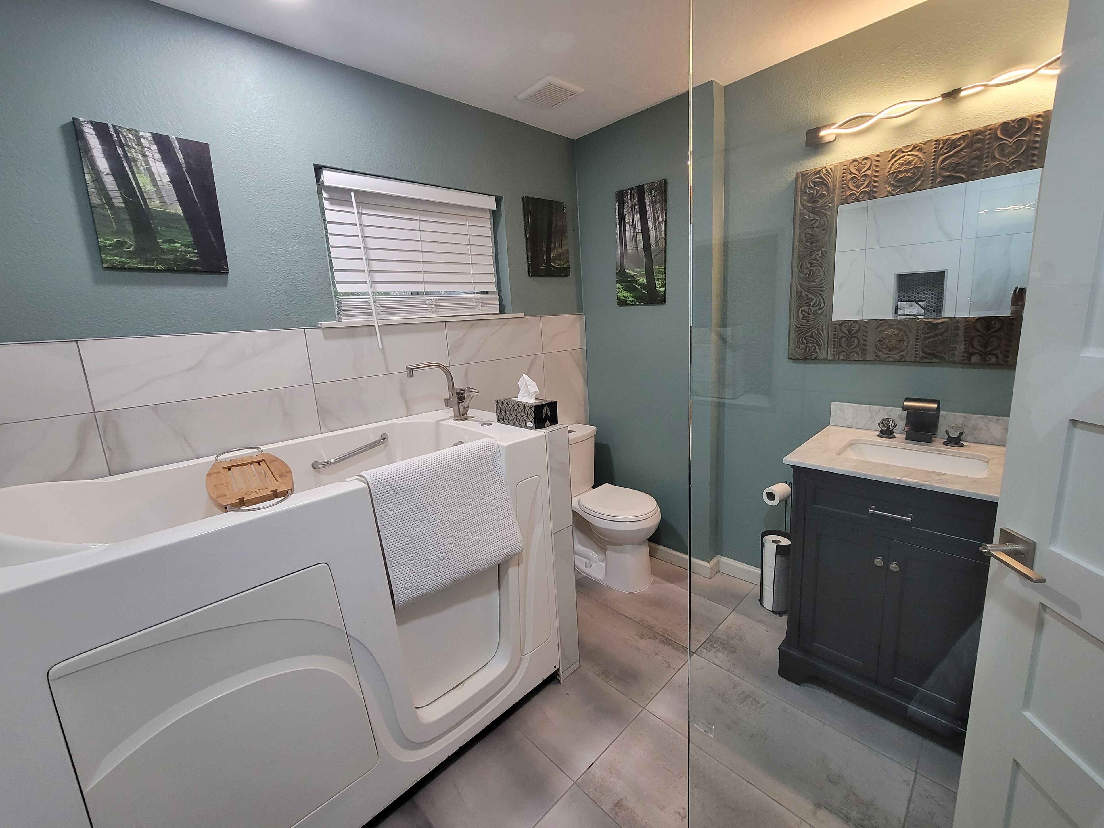 Historic Renovated Kemah Home just a short 11 block walk to the Kemah Boardwalk.