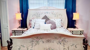 4 bedrooms, desk, iron/ironing board, free WiFi