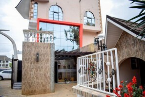 Property entrance - Simba Village Relax Inn (Eldoret)