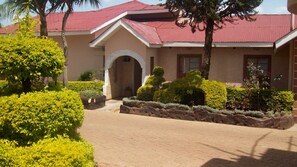 Front of property - Simba Village Relax Inn (Eldoret)