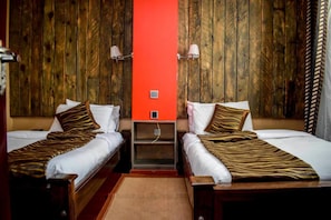 Deluxe Room | Bed sheets - Simba Village Relax Inn (Eldoret)
