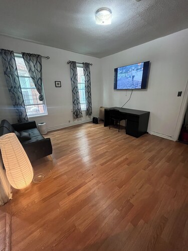 Cozy 2-bedroom apartment in amazing Queens with WiFi, AC