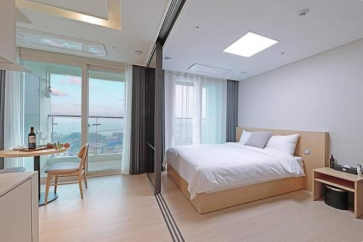 Superior Double Room, Harbor View | Free WiFi, bed sheets
