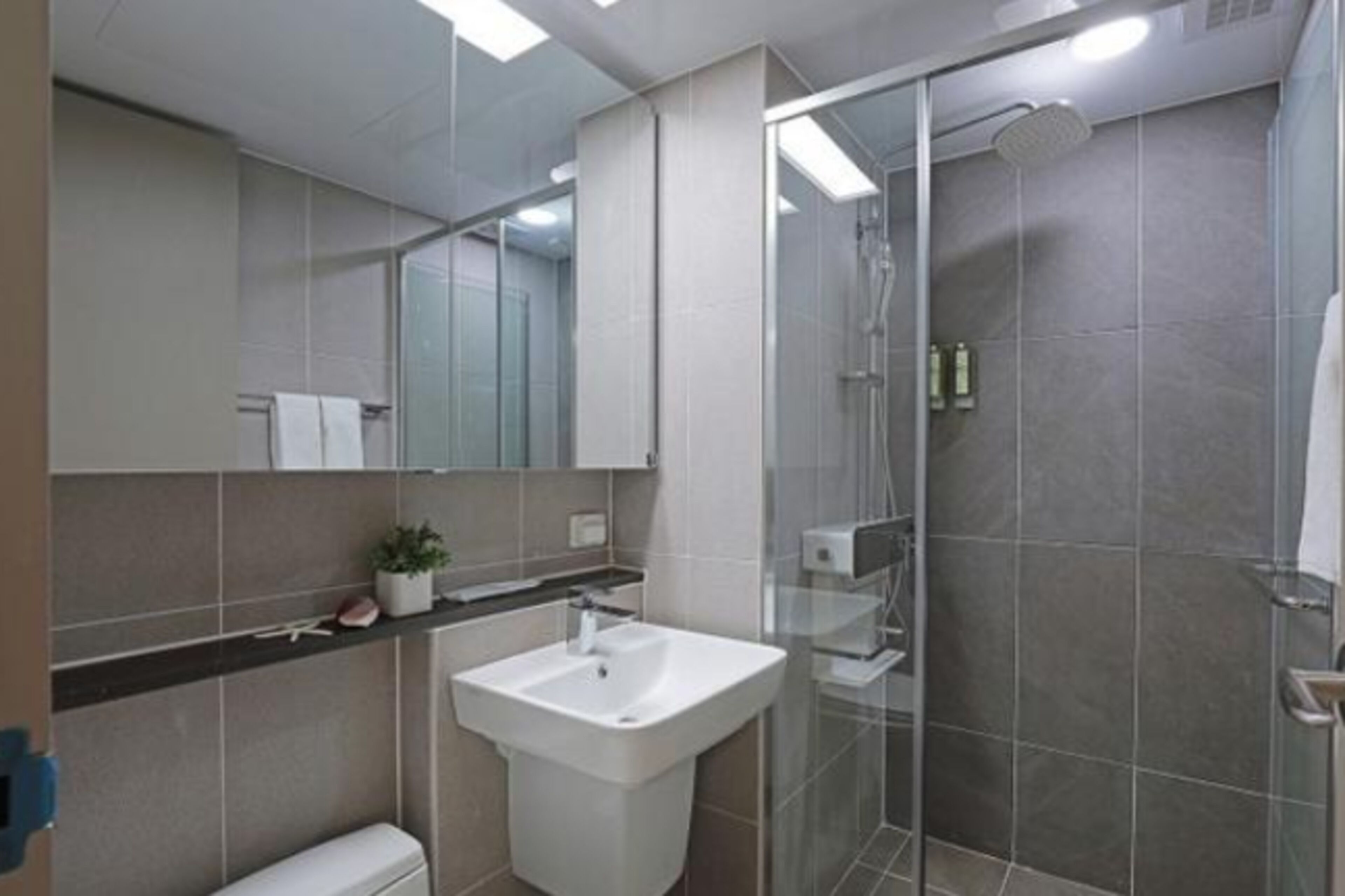 shower, free toiletries, hair dryer, slippers