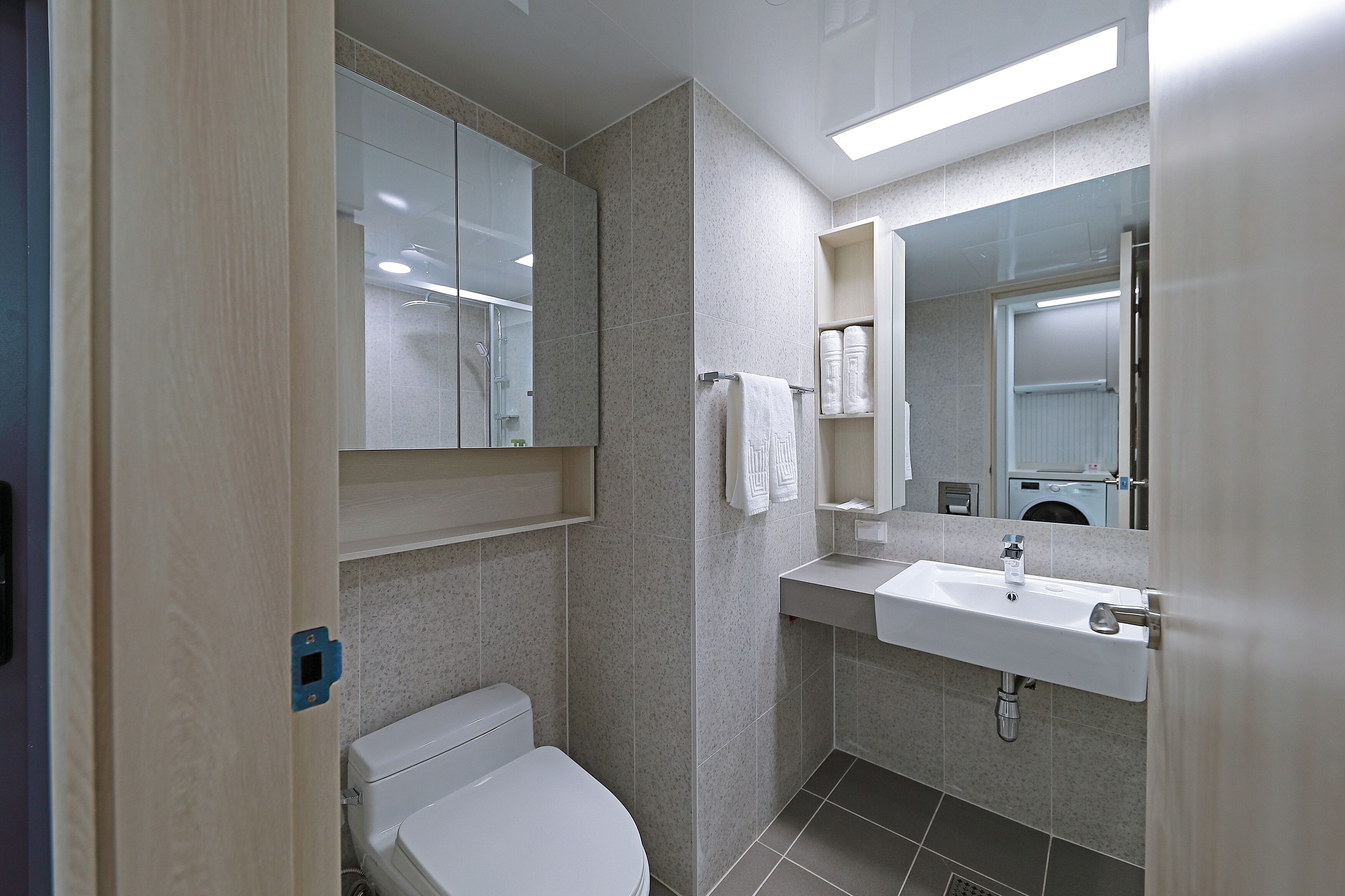 standard double room, ocean view | bathroom | shower, free toiletries, hair dryer, slippers