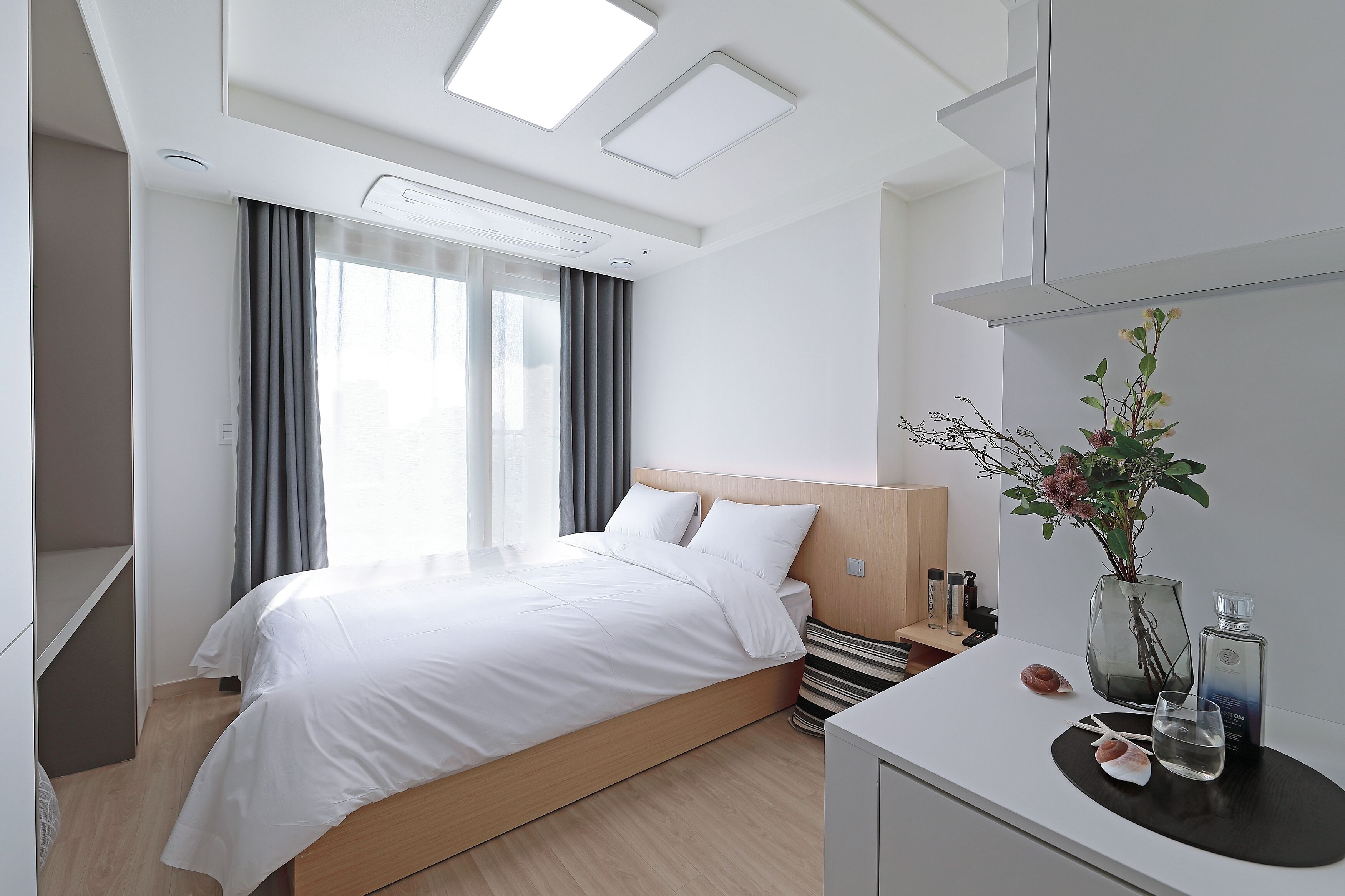 free wifi, bed sheets