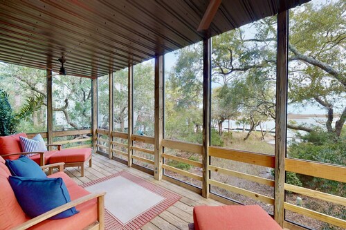 Waterfront Timbercreek Condo w/Screened Porch, Steps from Pool+Dock, Bikes, Kayaks, BHI Club w/Golf