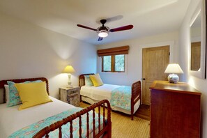 3 habitaciones, tabla de planchar con plancha y cuna de viaje 