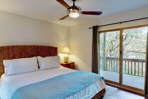 3 bedrooms, iron/ironing board, travel crib, free WiFi - Waterfront Timbercreek Condo w/Screened Porch, Steps from Pool+Dock, Bikes, Kayaks, BHI Club w/Golf (Bald Head Island)