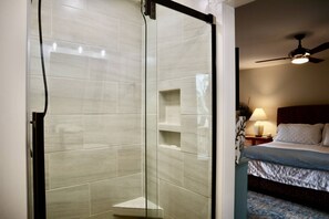 3 bedrooms, iron/ironing board, travel crib, free WiFi