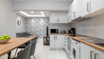 Refrigerador, microondas, horno, cafetera/tetera