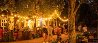 VILLAGE LOFT CONDO - POOL & HOT TUB - 2 PARKING SPOTS!