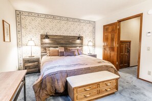 3 slaapkamers, een strijkplank/strijkijzer, gratis wifi, beddengoed