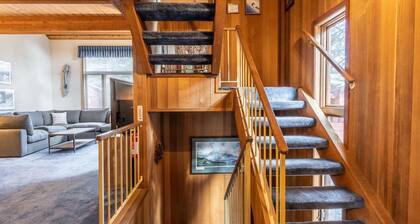 Spacious Winterset 26 2 Bedrm Plus Loft 3 Full Bathrm Townhome Sleeps 8 Steps to Free Town Shuttle