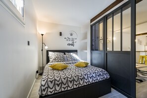 1 bedroom, desk, iron/ironing board, WiFi