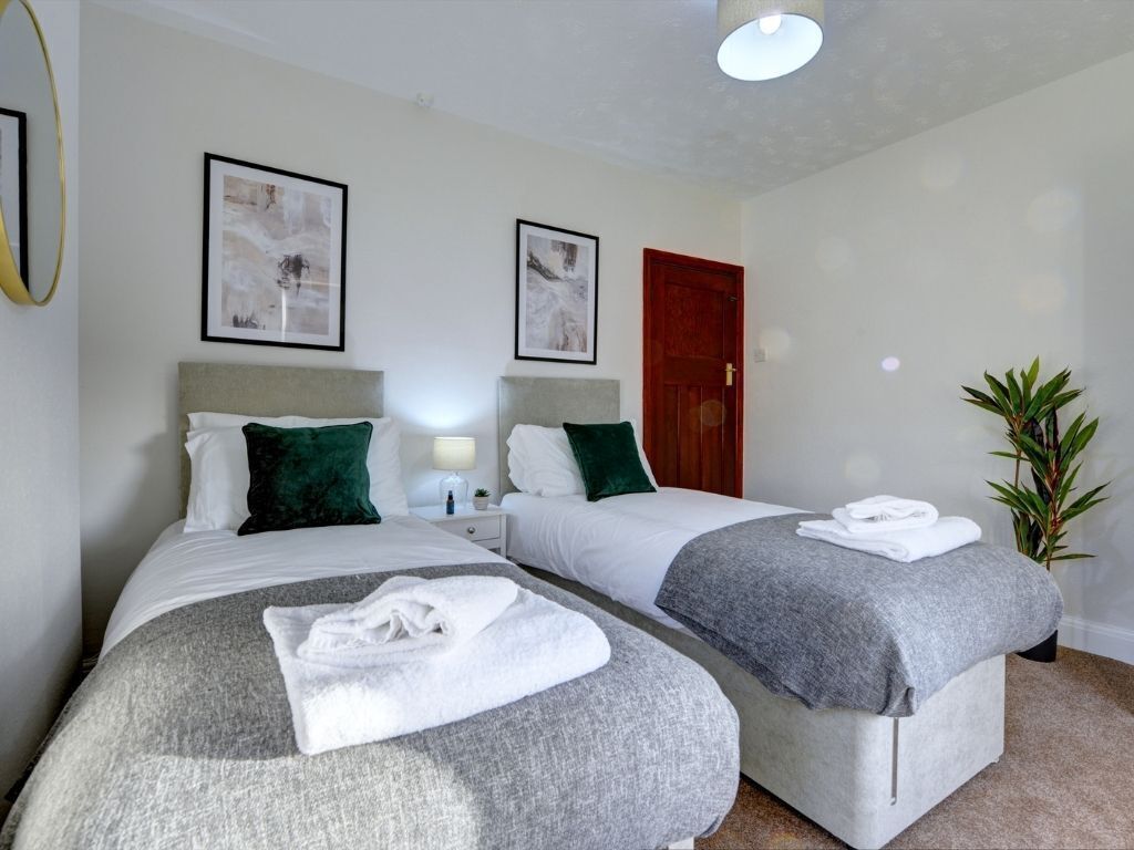 Terracotta House | Newly Refub House with Parking I eco-Short Term Let by SILVA
