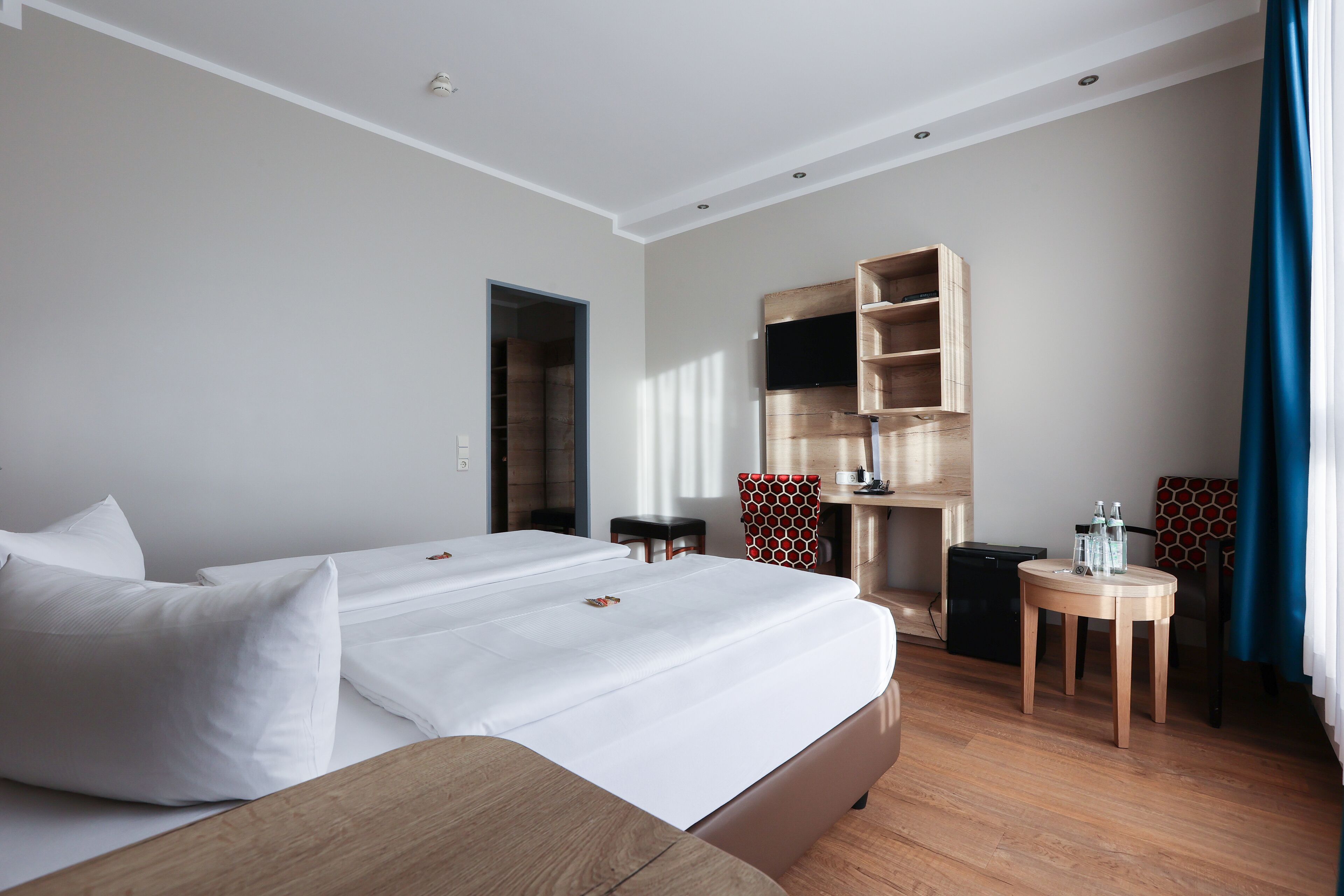 1 bedroom, minibar, desk, laptop workspace