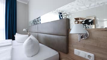 Minibar, escritorio, espacio para trabajar con laptop y wifi gratis