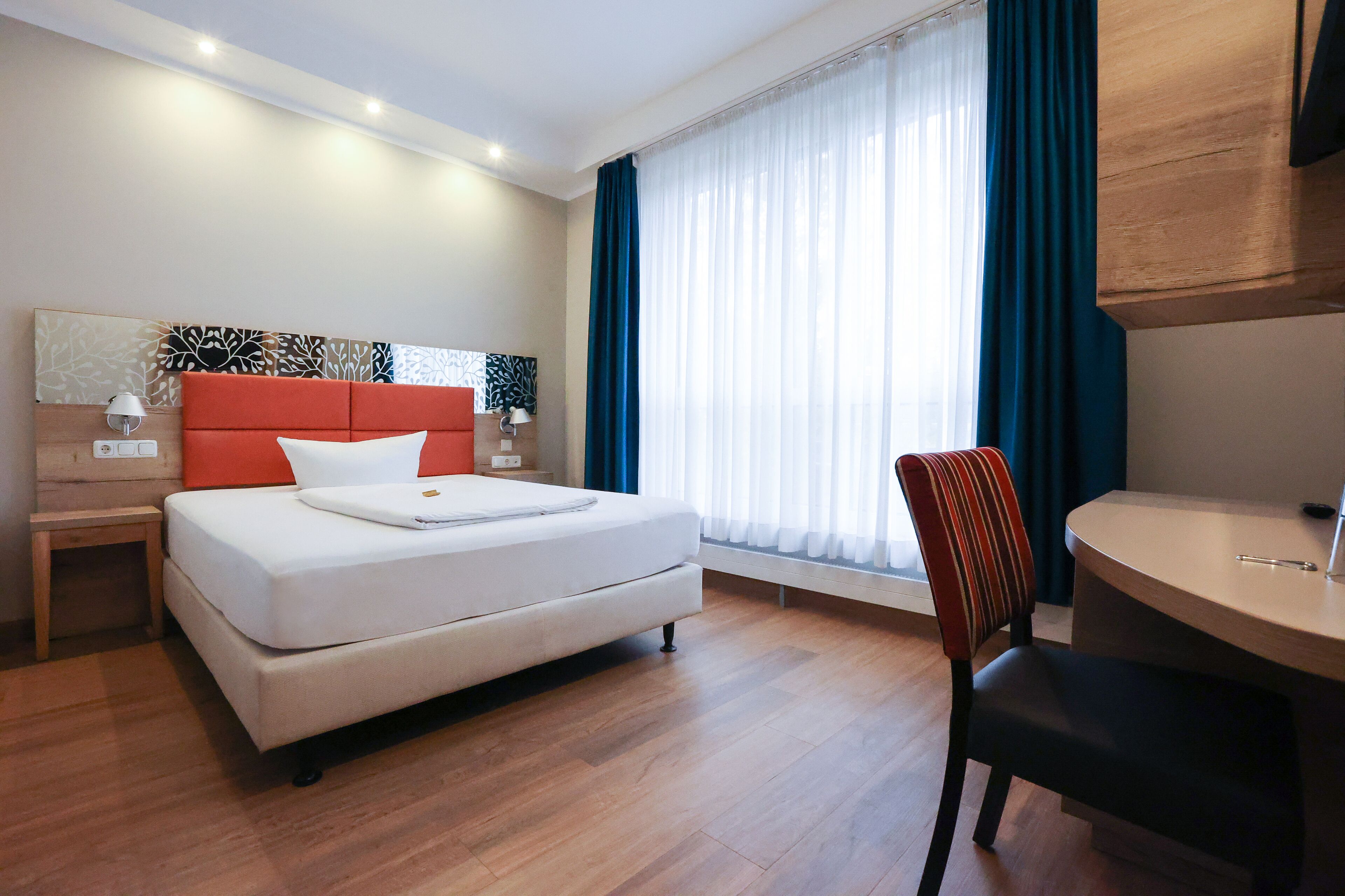 1 bedroom, minibar, desk, laptop workspace