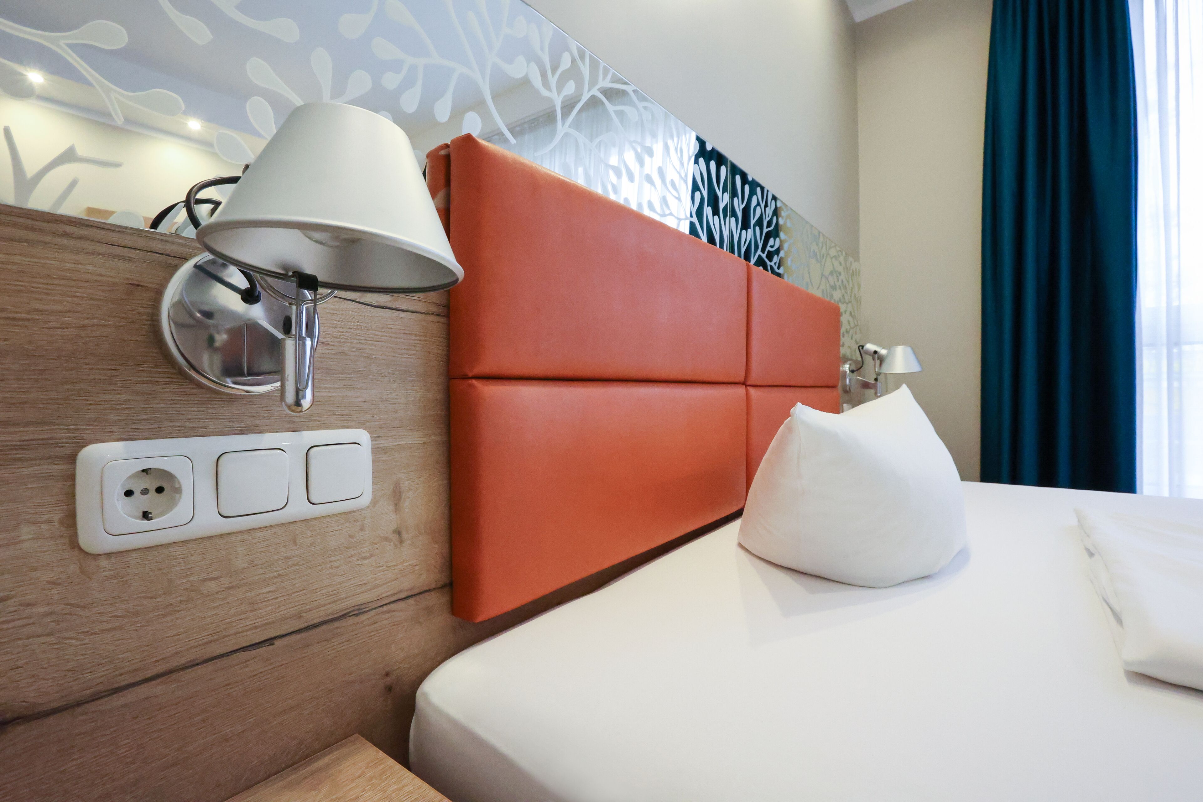 standard double room | 1 bedroom, minibar, desk, laptop workspace