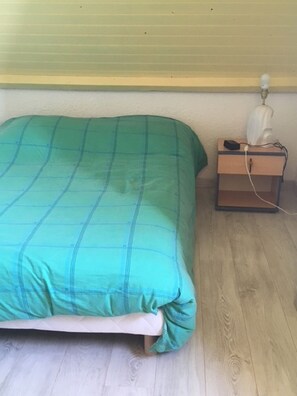 3 chambres, lit parapluie, draps fournis