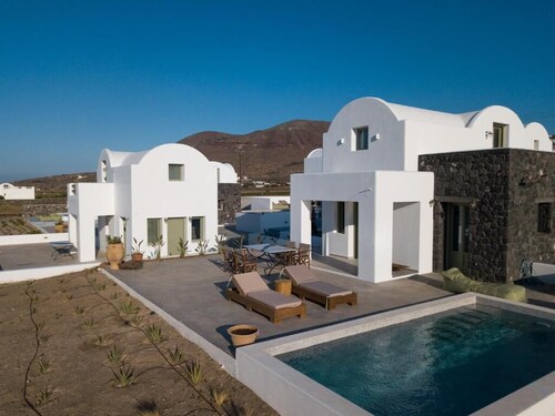 Oia Kissiri - private pool Villas